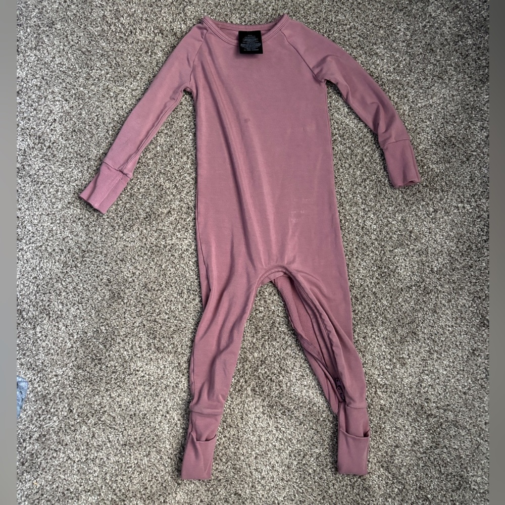 Little Sleepies crescent zip in Mauve